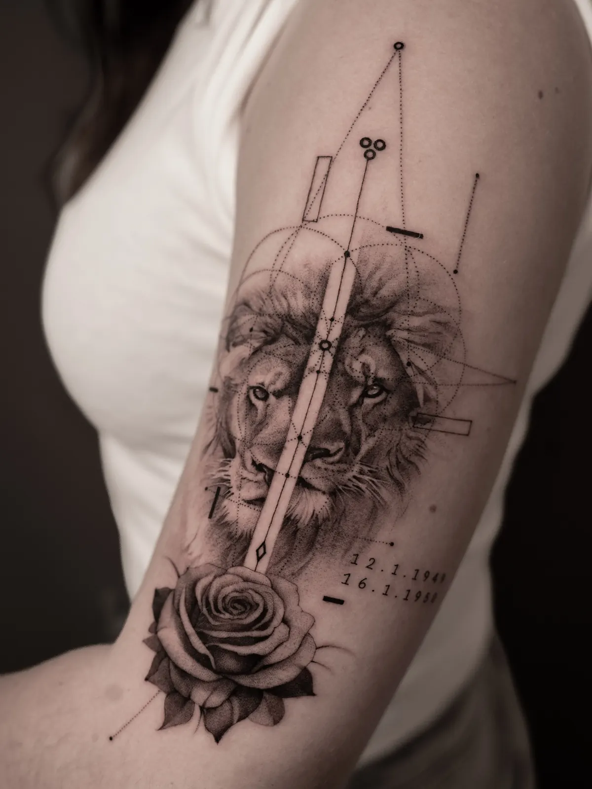 Lion & Rose (Detail) — Tattoo von Ted Faulmann