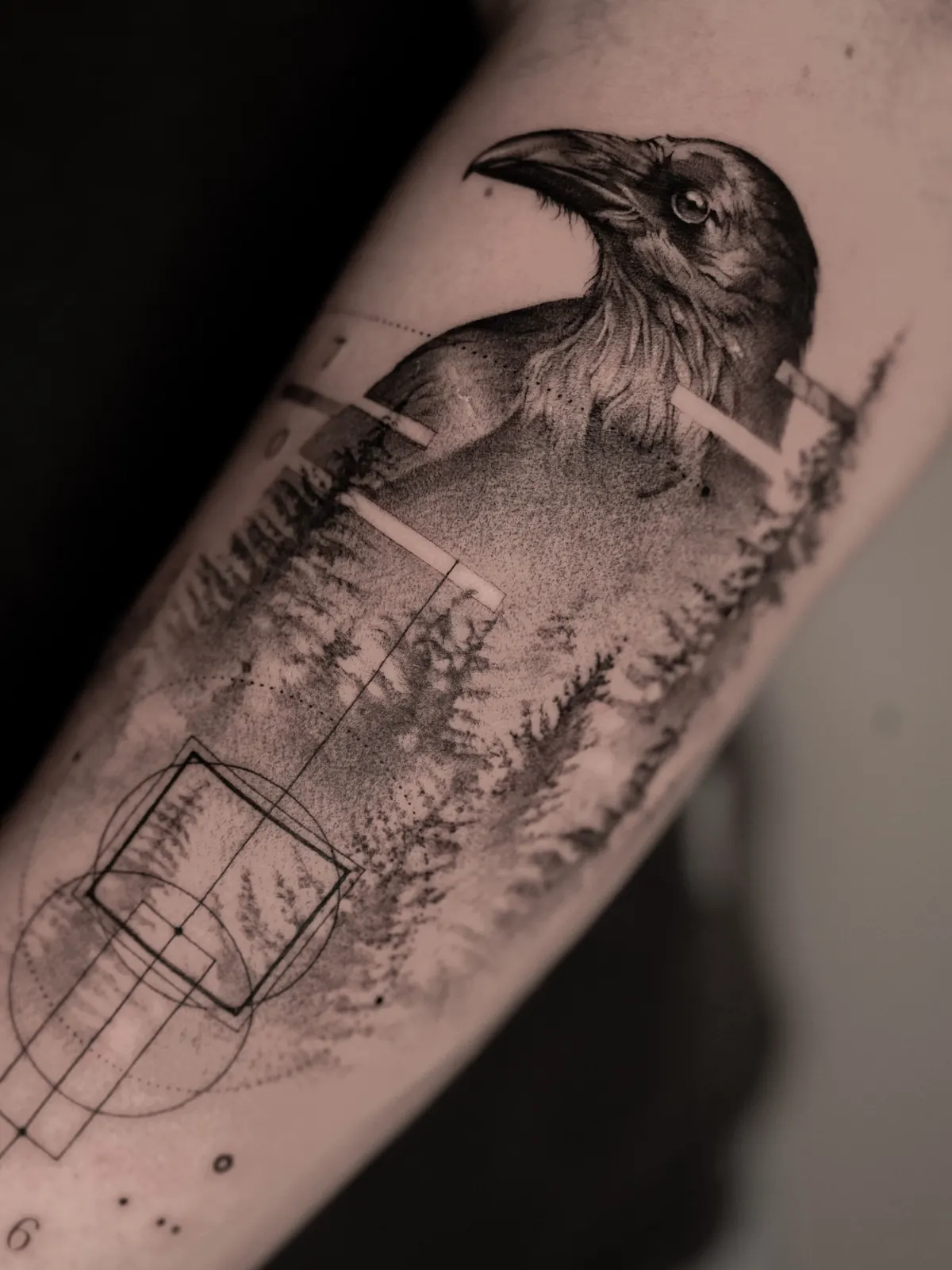 Raven & Forest (Detail) — Tattoo von Ted Faulmann