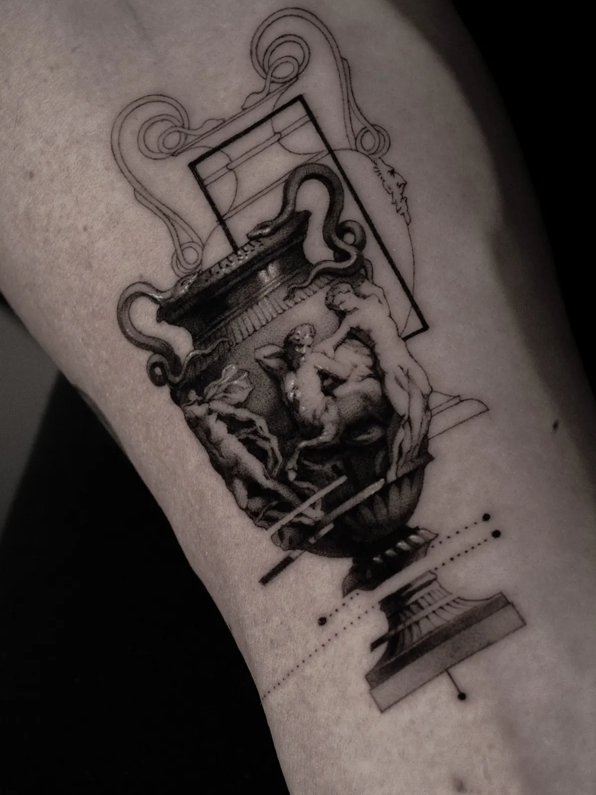 Amphora (Detail) — Tattoo von Ted Faulmann